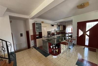 Casă cu 9 camere cu Canalizare în Central - 14