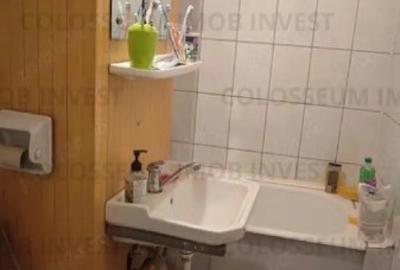 Apartament cu 3 camere decomandat în Noua