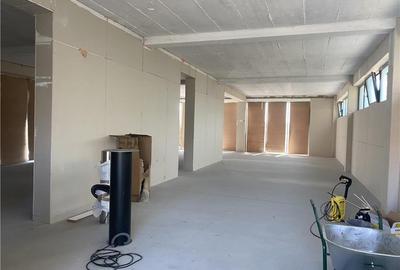 Inchiriez Spatiu pt birouri Torontaluilui 2500 euro - 1