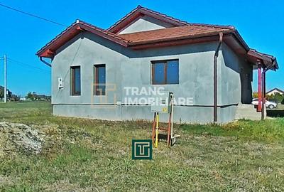 Casă cu 4 camere cu Canalizare în Fântânele - 1