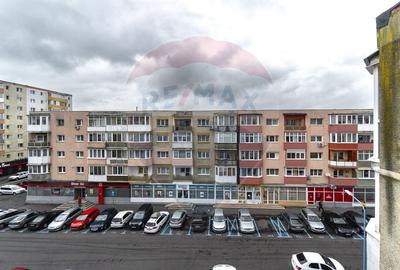 Apartament cu 3 camere decomandat, mobilat în Tractorul - 27