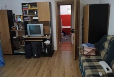 Apartament cu 2 camere semidecomandat, mobilat în Aradului