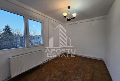 Apartament cu 3 camere, centrala proprie, zona Dacia