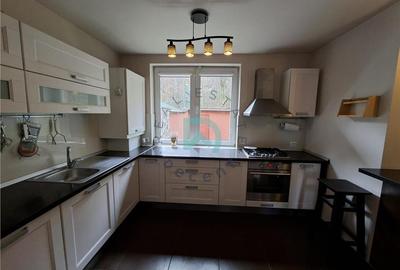 Casă cu 5 camere cu Garaj în Dârste - 4