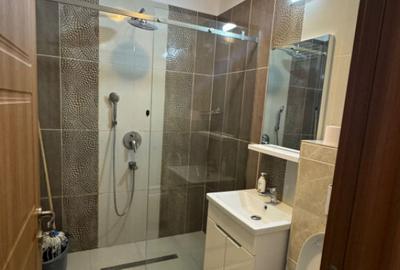 Apartament cu 2 camere decomandat, mobilat în Central