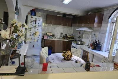 Apartament cu 3 camere decomandat în Girocului