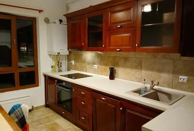 Apartament cu 3 camere decomandat în Metalurgiei