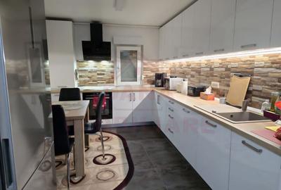 Apartament cu 4 camere decomandat, mobilat în Micro IV - 5