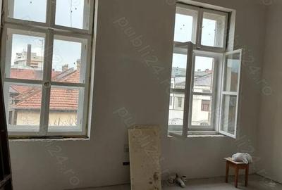 Apartament cu 3 camere semidecomandat în Ultracentral - 2