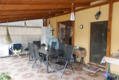 Casă cu 5 camere în Sânandrei