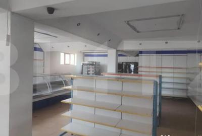Spațiu comercial, de 300 mp, în Central - 4