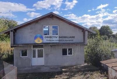 Casă cu 2 camere cu Teren 1240 Mp în Girov - 2