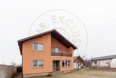 Casă cu 5 camere cu Garaj în Călinești - 4