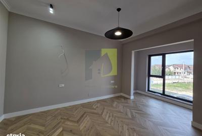 Casă cu 3 camere cu Teren 301 Mp în Est - 1