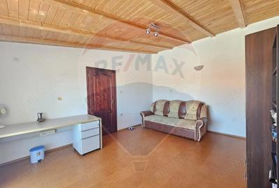 Casă cu 2 camere cu Teren 719 Mp în Central - 15