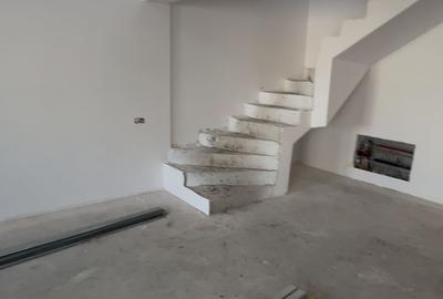 Penthouse cu 3 camere decomandat în Berceni