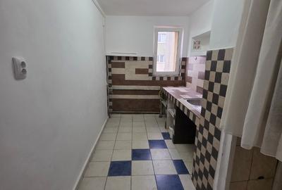 Sos Colentina intersectie Fundeni, bloc reabilitat, stradal, vedere spate, - 7