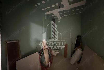 Apartament cu 3 camere semidecomandat în Girocului