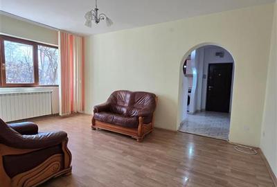 Apartament cu 3 camere decomandat în Podu Roș - 1