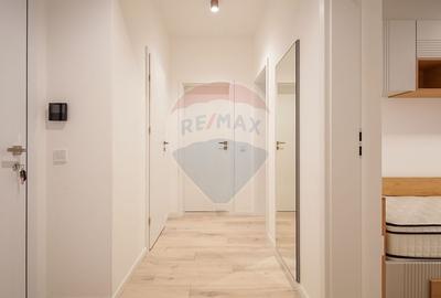 Apartament cu 3 camere semidecomandat, mobilat în Tractorul - 9