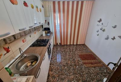 Apartament decomandat 3 camere ,zona CET - 4