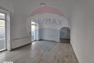 Spațiu comercial, de 80 mp, în Central - 7