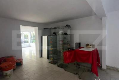 Spațiu comercial, de 70 mp, în Central - 4