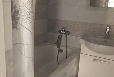 Garsonieră decomandată în Girocului
