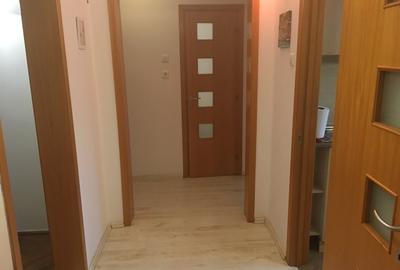 Apartament cu 3 camere semidecomandat în Titan