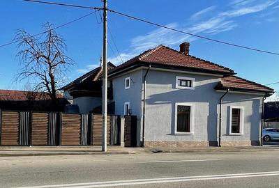 Casă cu 4 camere cu Teren 200 Mp în Central - 2