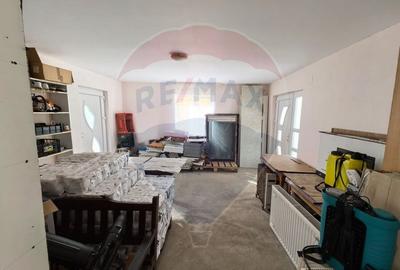 Casă cu 4 camere cu Teren 1295 Mp în Central - 13