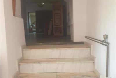 Casa cu etaj,teren 400 mp, pretabila : clinica, gradinita, birouri - 4