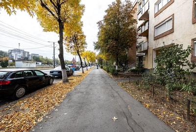 Apartament cu 3 camere decomandat in Zona 300, etaj intermediar - 7