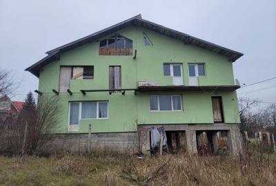 Casă cu 4 camere în Valea Adâncă - 1