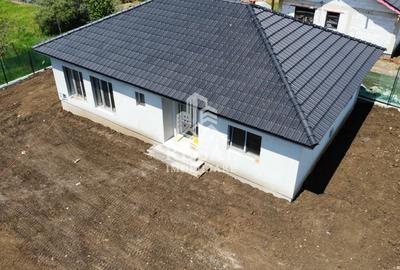 Casă individuală cu 3 camere cu Canalizare în Central - 1