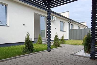 Casă cu 5 camere cu Teren 320 Mp în Domnești