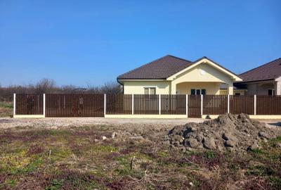 Casă cu 3 camere în Săcălaz