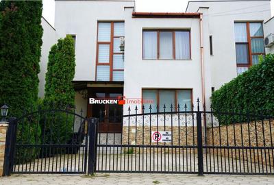 Casă cu 4 camere cu Teren 241 Mp în Sânmartin