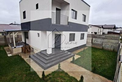 Casă cu 4 camere cu Teren 240 Mp în Central - 1