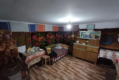Casă cu 4 camere în Corbi