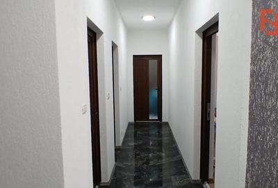 Casă individuală cu 6 camere cu Canalizare în Comloșu Mare - 10
