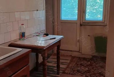 Pe Republicii, zona Liana, apartament cu 2 camere decomandat, etaj1 de vanzare. - 2