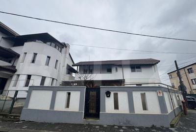 Casă cu 6 camere cu Canalizare în Podul de Piatră - 4