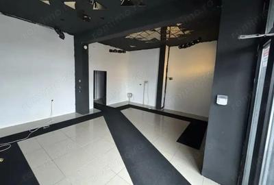 Spațiu comercial, de 92 mp, în Central - 3