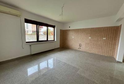 Casă individuală cu 8 camere cu Canalizare în Ion Creangă - 2