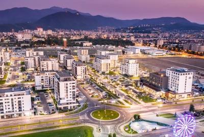 Apartament cu 2 camere nedecomandat, mobilat în Tractorul - 16