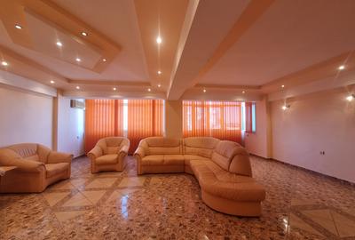 Apartament cu 3 camere decomandat în Narcisa