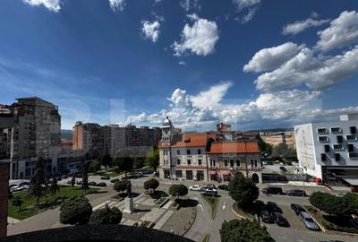 Apartament de inchiriat, cu 4 camere, 90 mp, zona Centru Tr - 1