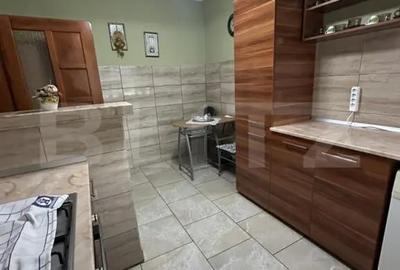 Casă cu 7 camere cu Teren 300 Mp în Titulescu - 6