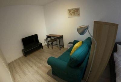 Garsonieră decomandată în Apărătorii Patriei